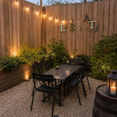 La Liberte, Loft 90 M2 Renove Centre-ville, Terrasse Amenagee, Jeux & Parking