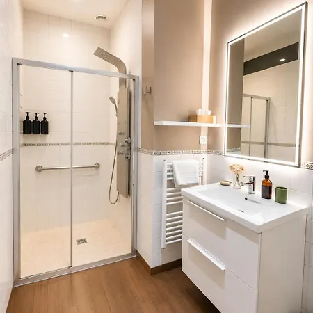 La Liberte, Loft 90 M2 Renove Centre-ville, Terrasse Amenagee, Jeux & Parking Apartamento